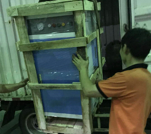 某高校定制蒸汽发生器发货现场